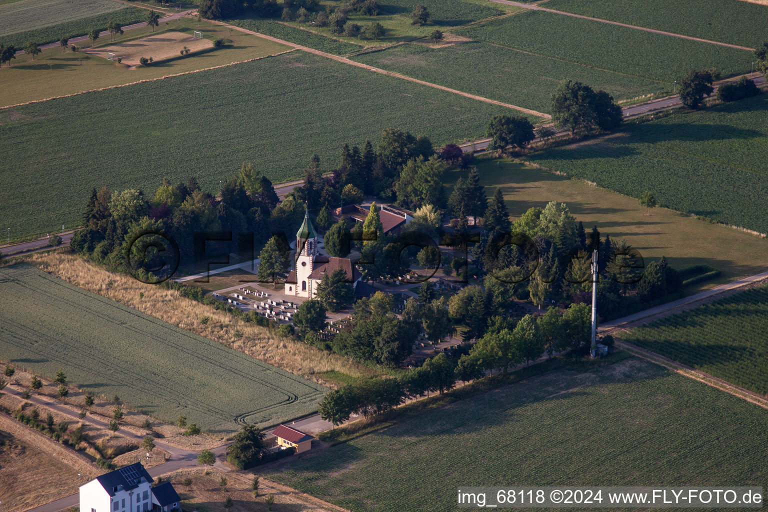 Vue aérienne de Bâtiment d'église à l'extérieur de Mahlberg à Mahlberg dans le département Bade-Wurtemberg, Allemagne