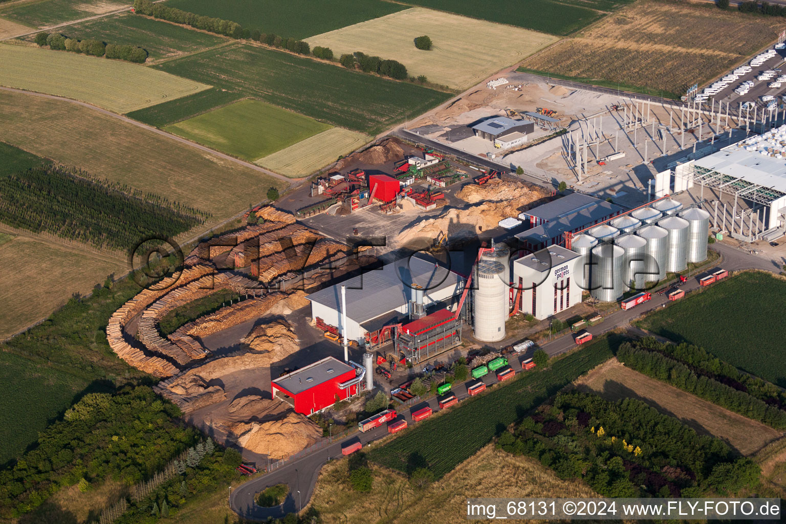 Vue aérienne de Locaux de l'usine allemande de pellets à Ettenheim dans le département Bade-Wurtemberg, Allemagne