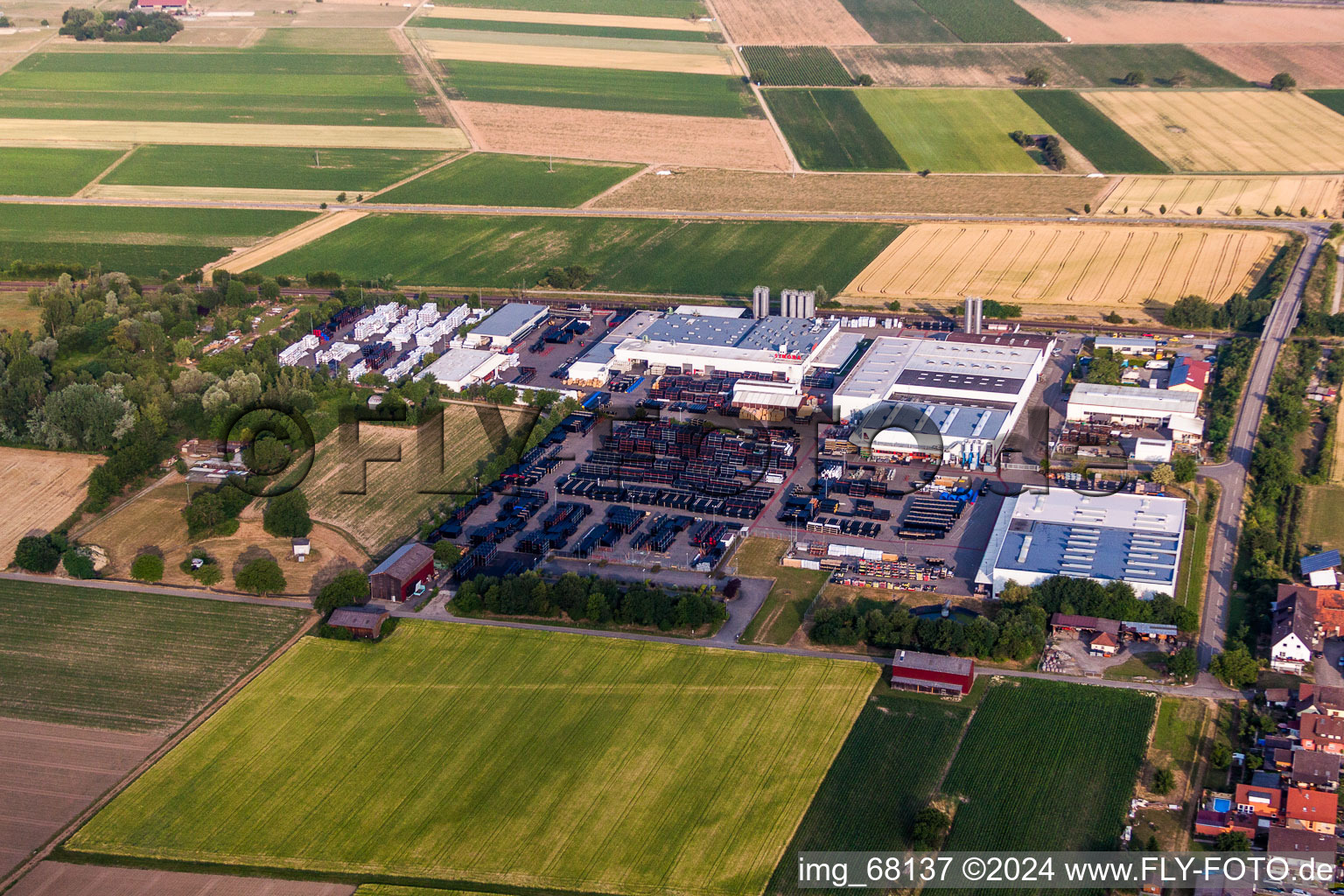 Vue aérienne de Locaux de l'usine SIMONA AG Ringsheim à Ringsheim dans le département Bade-Wurtemberg, Allemagne