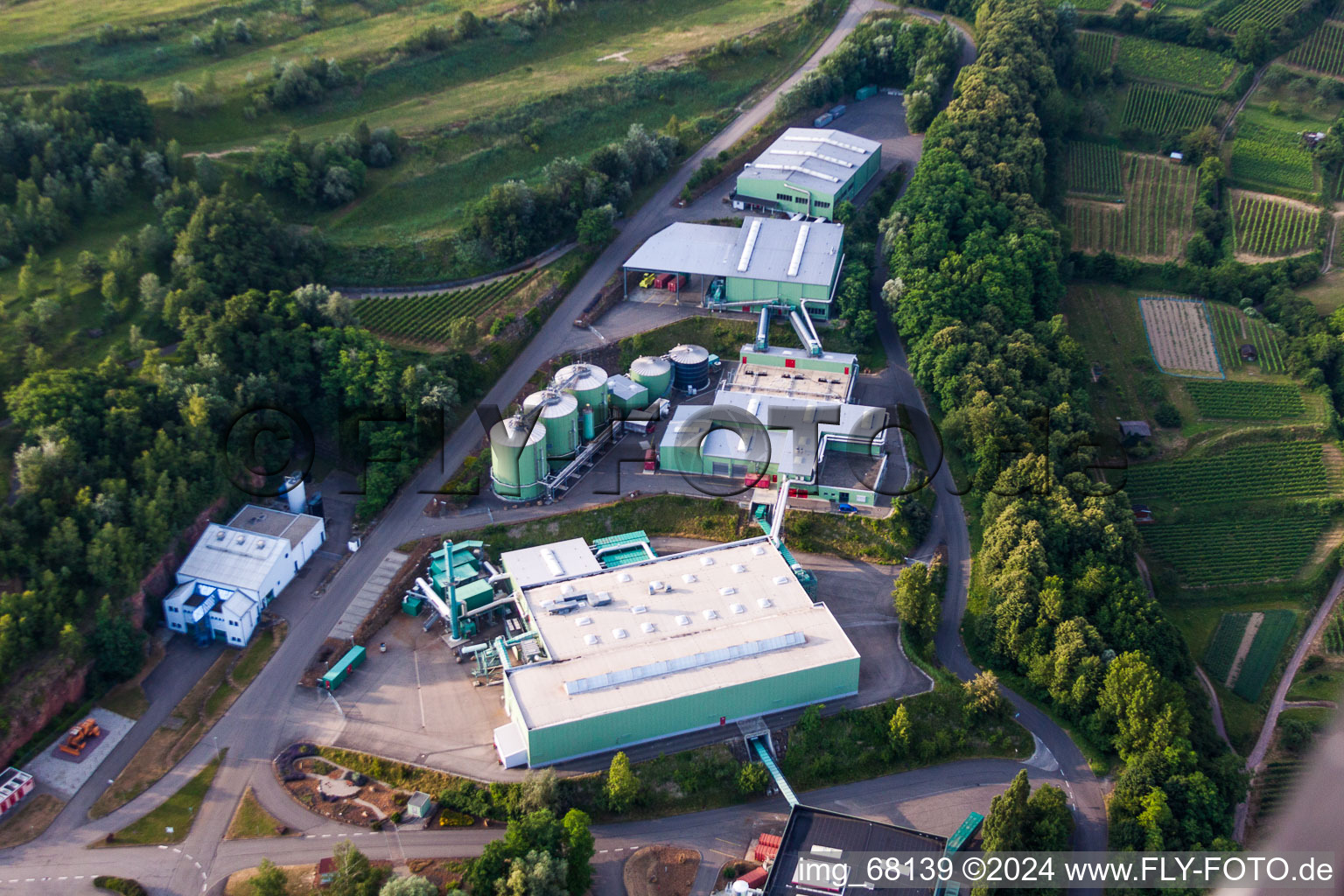 Vue aérienne de Site de la décharge de l'association de traitement des déchets de Kahlenberg à Ringsheim dans le département Bade-Wurtemberg, Allemagne