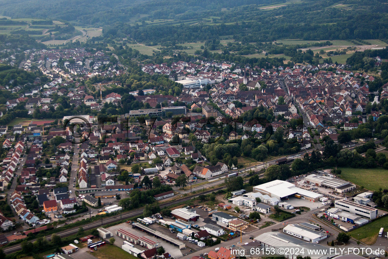 Vue aérienne de Du nord-ouest à Kenzingen dans le département Bade-Wurtemberg, Allemagne