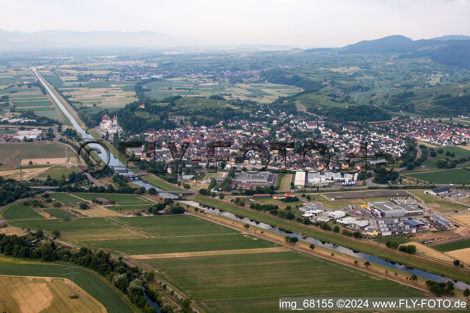 Vue aérienne de Barres à Riegel am Kaiserstuhl dans le département Bade-Wurtemberg, Allemagne