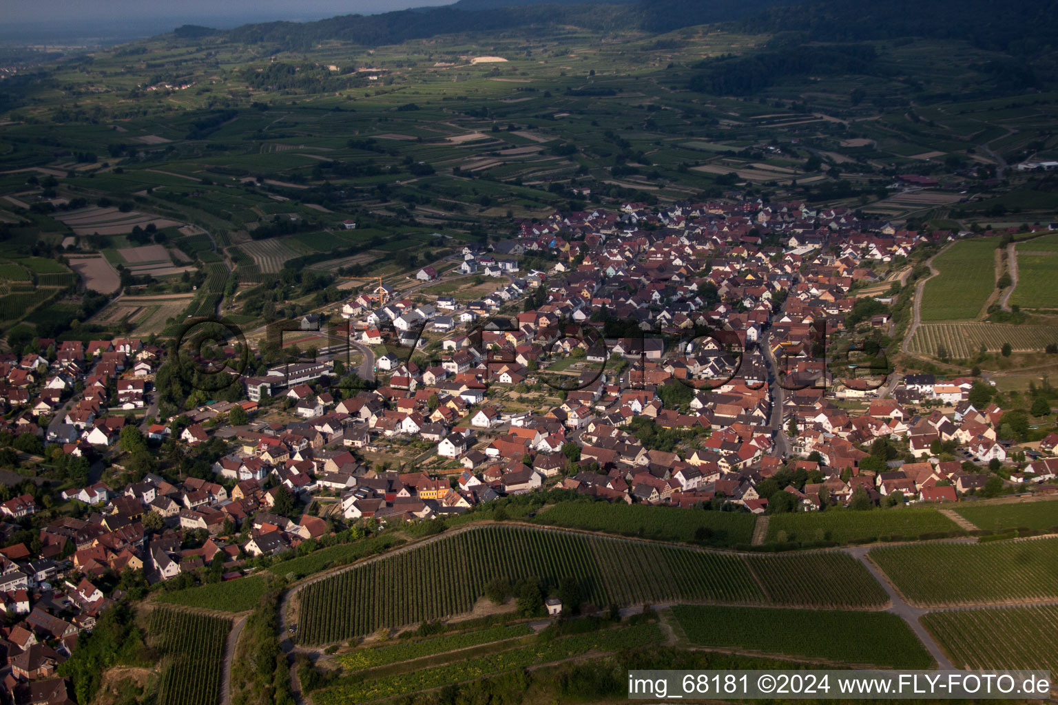 Eichstetten am Kaiserstuhl dans le département Bade-Wurtemberg, Allemagne hors des airs