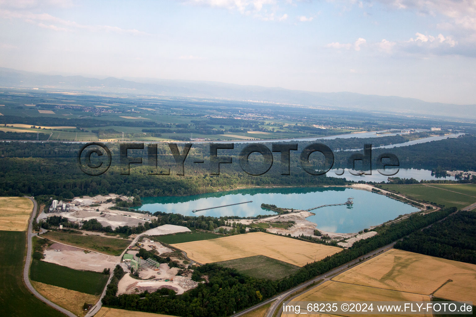 Usine de mélange de matériaux de construction de Birkenmeier Stein+Design dans la gravière Breisach am Rhein-Niederrimsingen dans le district Niederrimsingen de Breisach am Rhein à Niederrimsingen dans le département Bade-Wurtemberg, Allemagne vue d'en haut