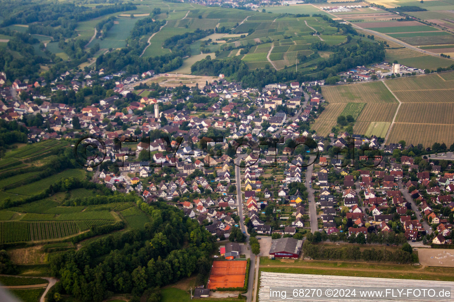 Vue aérienne de Du nord à Buggingen dans le département Bade-Wurtemberg, Allemagne