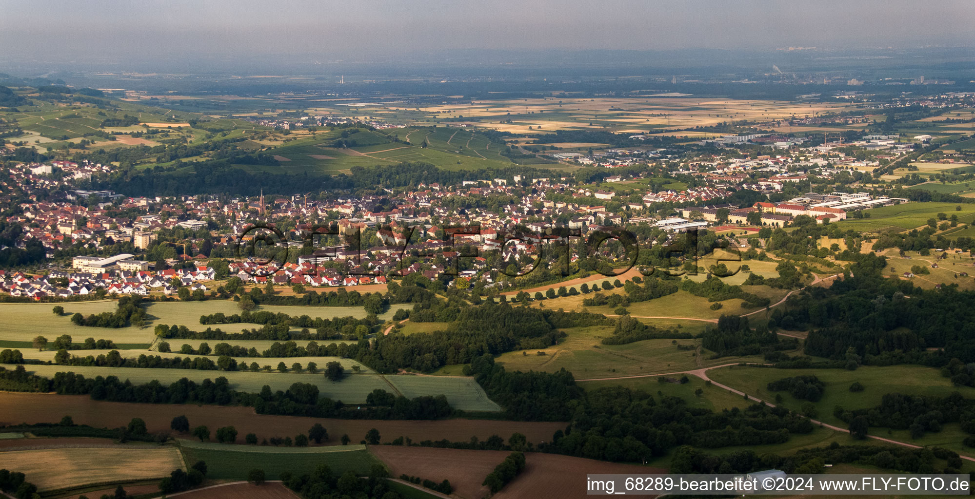 Vue aérienne de Du nord à Müllheim dans le département Bade-Wurtemberg, Allemagne