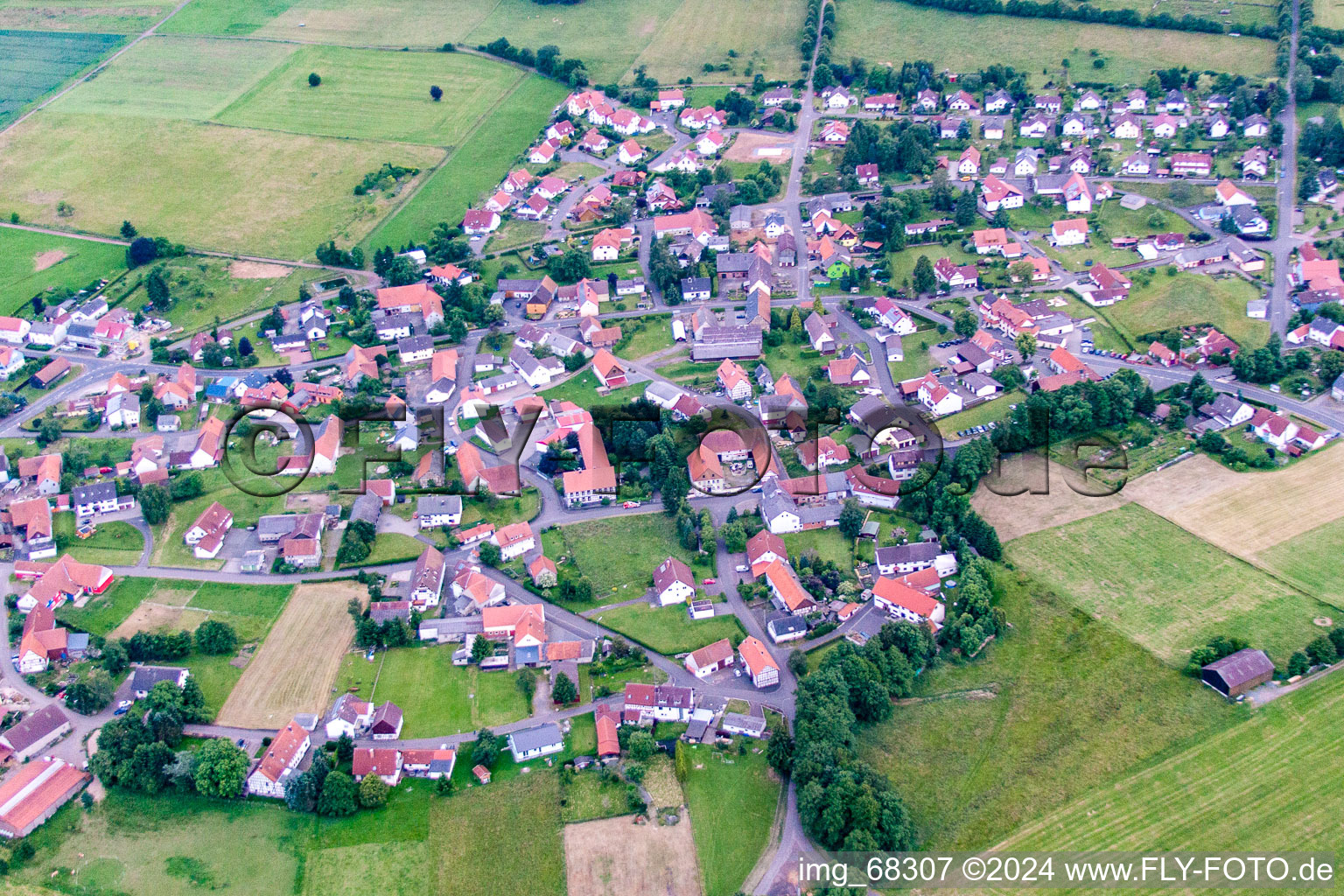 Vue aérienne de Du nord-est à le quartier Bermuthshain in Grebenhain dans le département Hesse, Allemagne