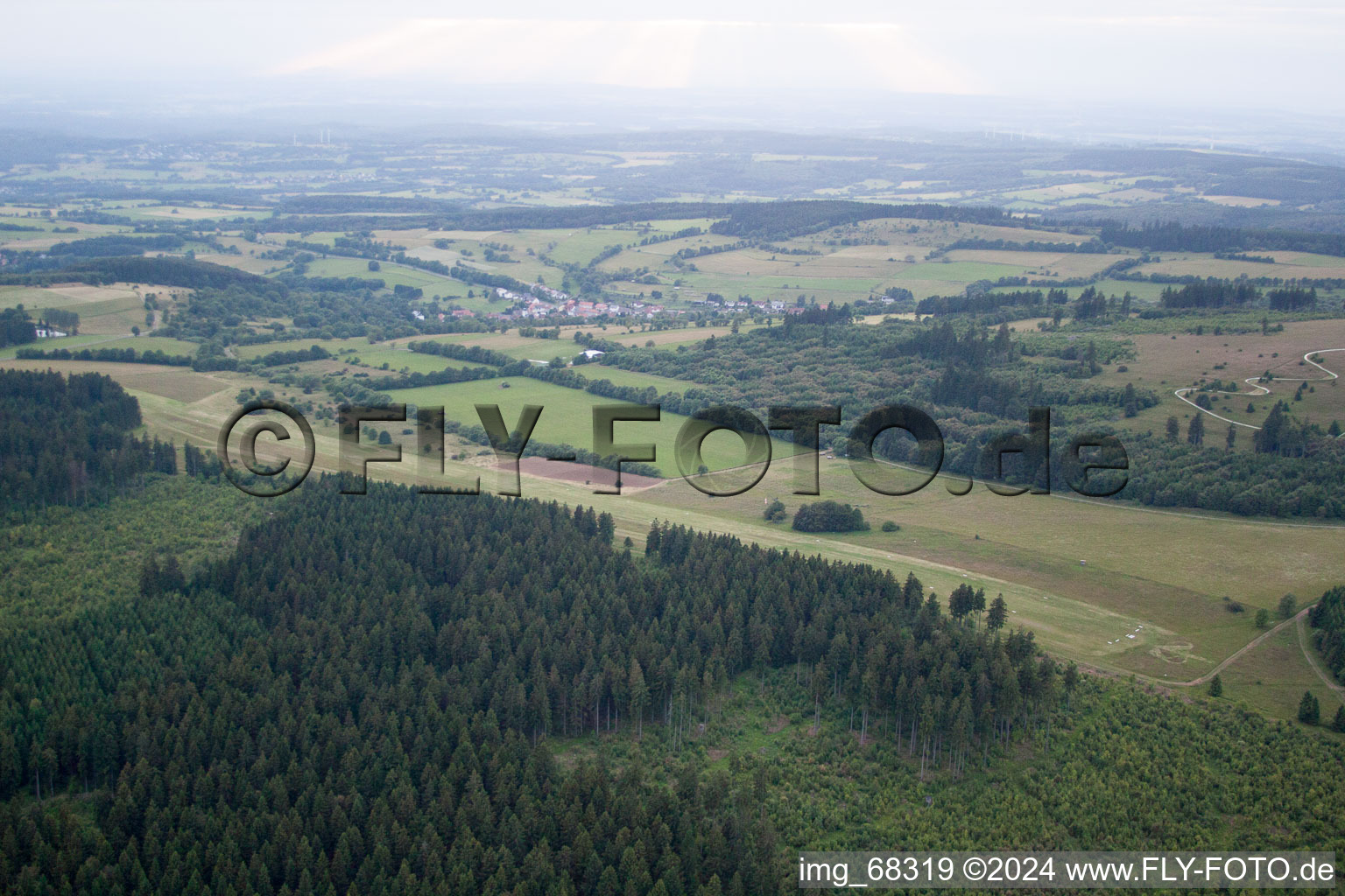 Vue aérienne de Aérodrome de planeurs à Hoherodskopf dans le département Hesse, Allemagne