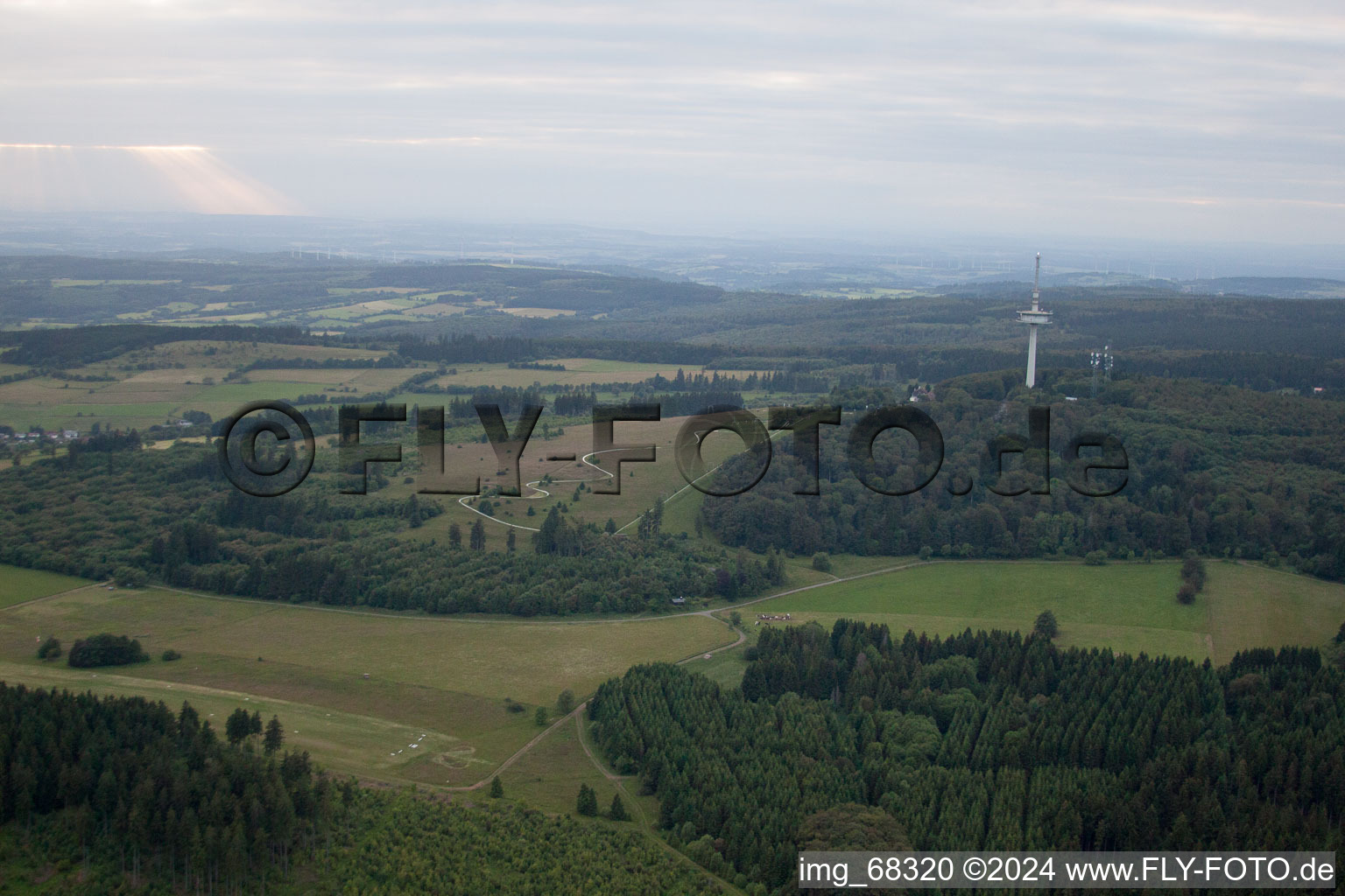 Vue aérienne de Hoherodskopf dans le département Hesse, Allemagne