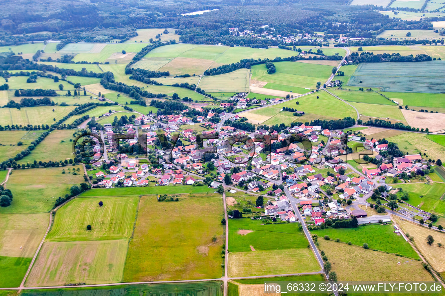 Vue aérienne de Vue sur le village à le quartier Bermuthshain in Grebenhain dans le département Hesse, Allemagne