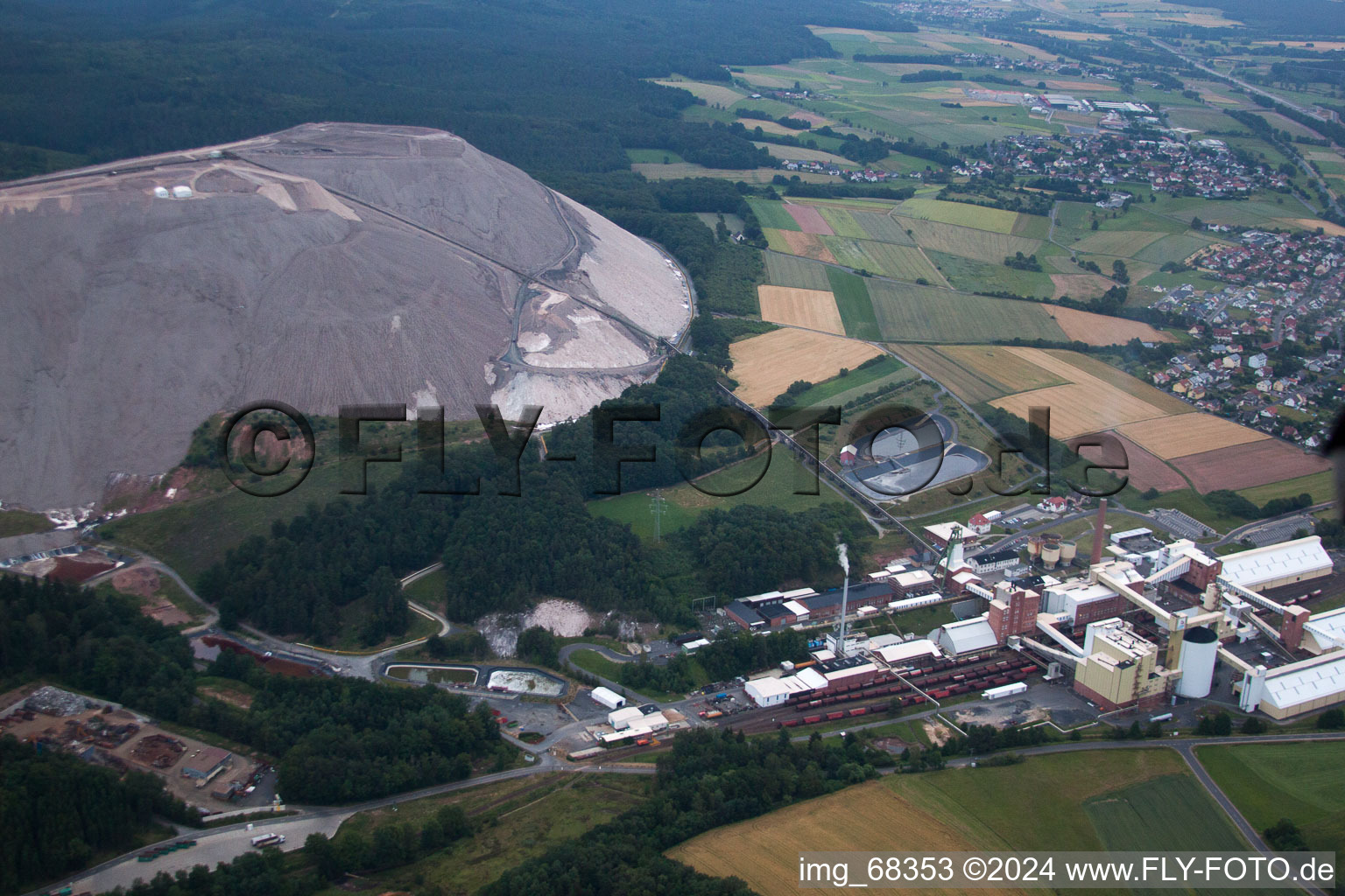 Vue aérienne de Mont Kali à Neuhof à Neuhof dans le département Hesse, Allemagne