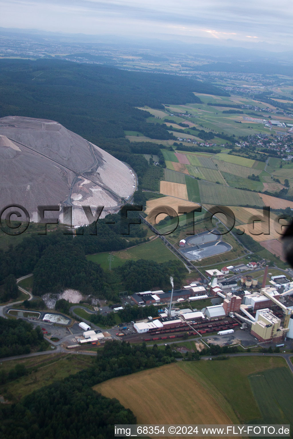 Photographie aérienne de Mont Kali à Neuhof à Neuhof dans le département Hesse, Allemagne