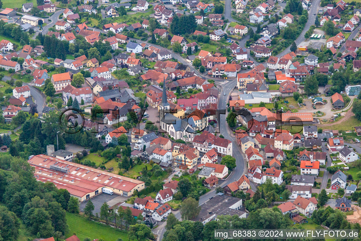 Vue aérienne de Vue sur la ville depuis le centre-ville (Wasserkuppe) à Poppenhausen dans le département Hesse, Allemagne