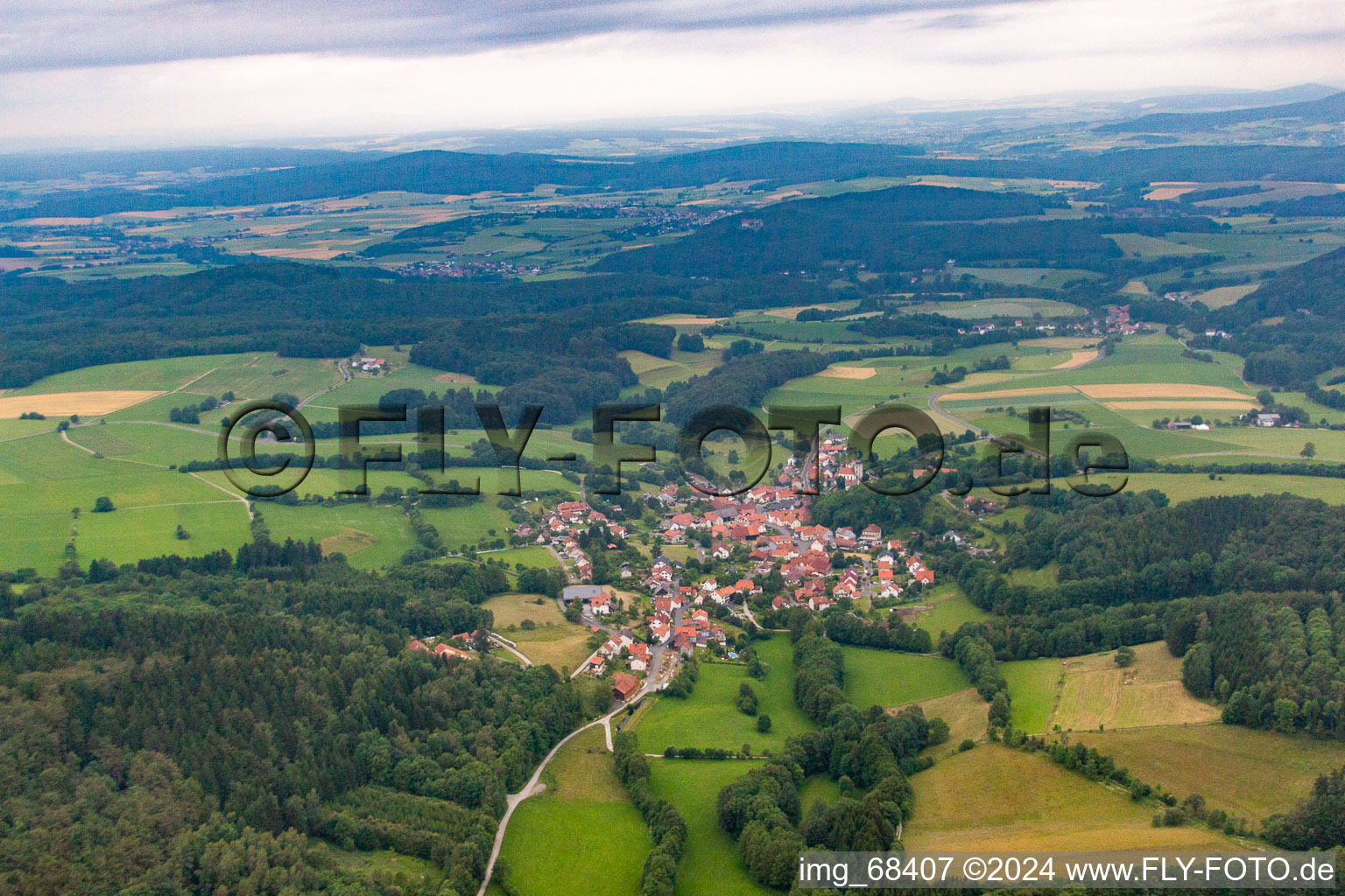 Vue aérienne de Quartier Kleinsassen in Hofbieber dans le département Hesse, Allemagne