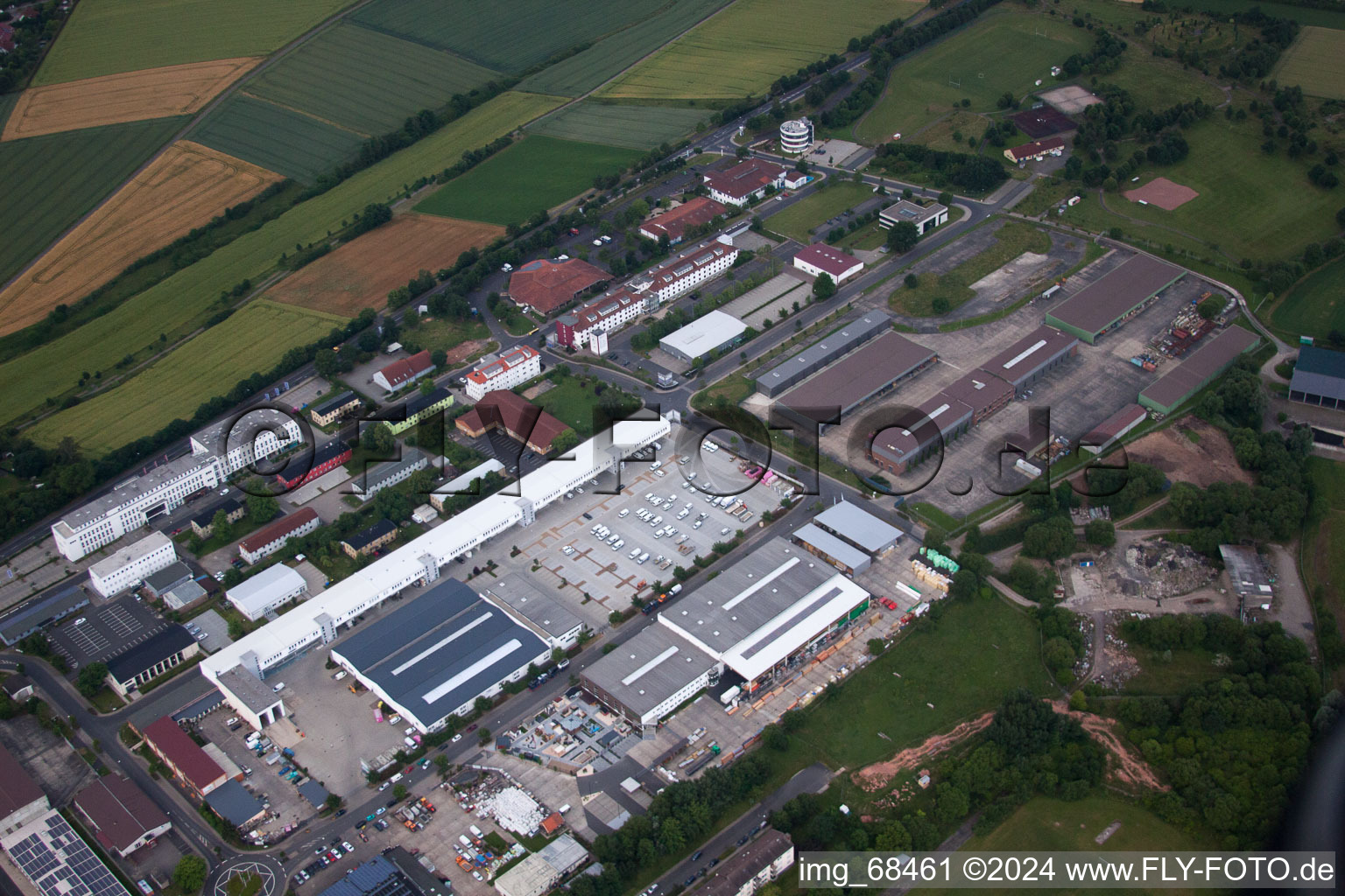 Vue aérienne de Neuenberg à Fulda dans le département Hesse, Allemagne