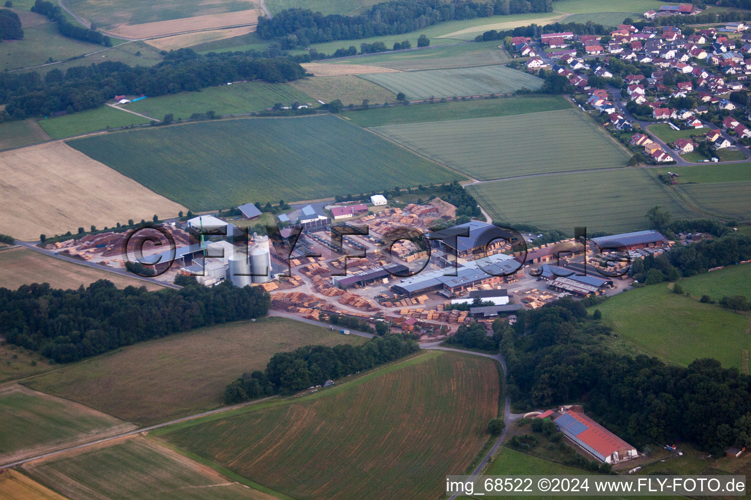 Vue aérienne de Frères Hosenfeld à Hainzell dans le département Hesse, Allemagne