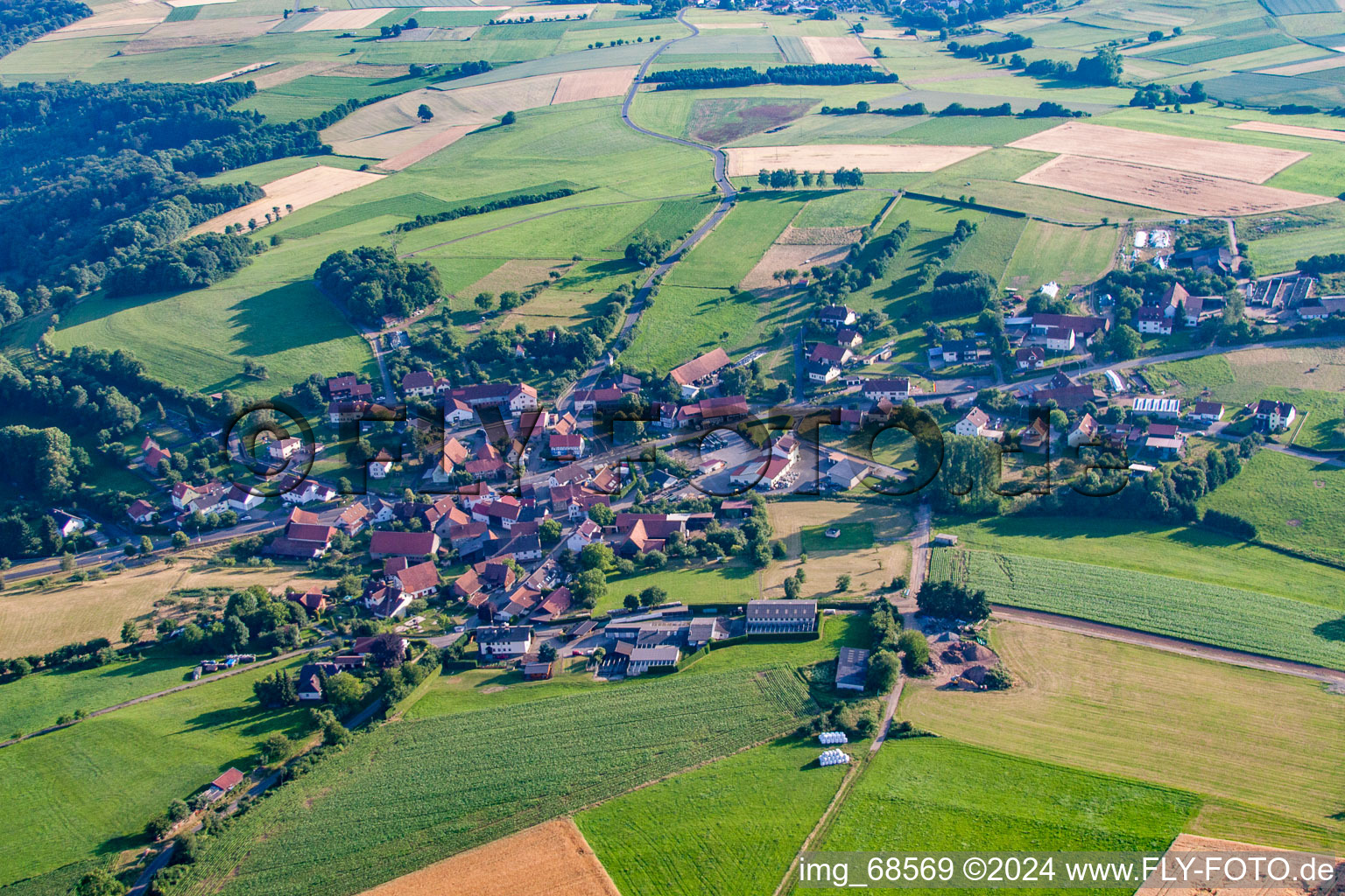 Vue aérienne de Quartier Katholisch-Willenroth in Bad Soden-Salmünster dans le département Hesse, Allemagne