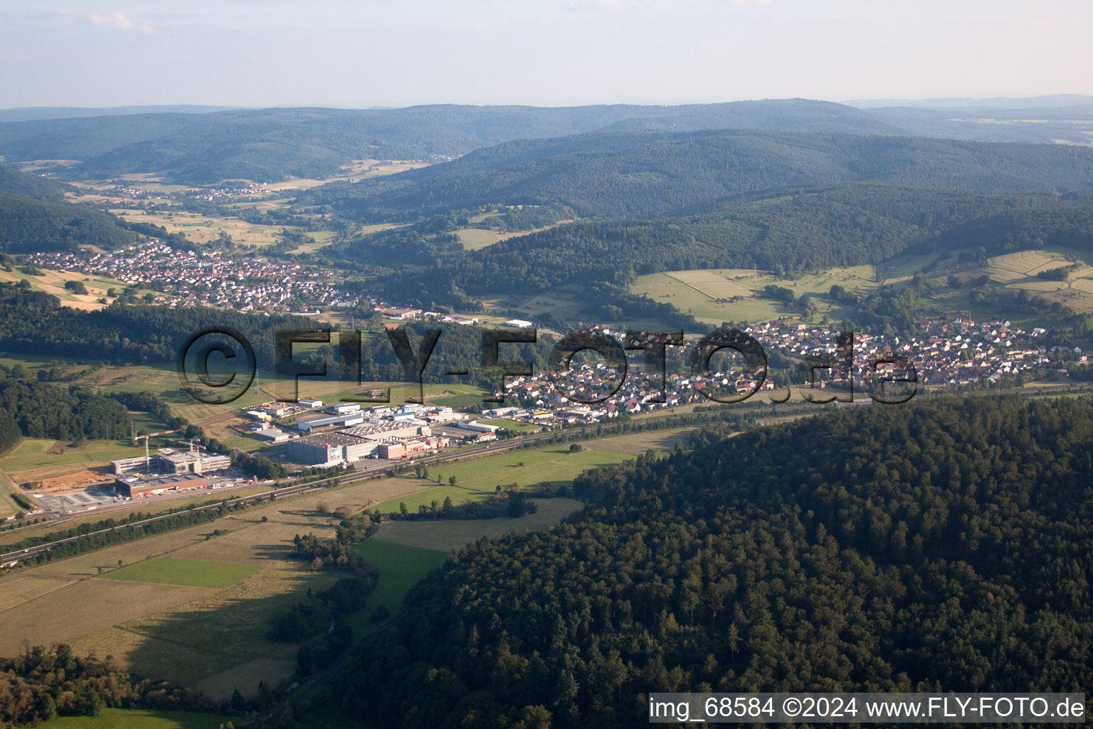 Vue aérienne de Campus et magasin Engelbert Strauss à Biebergemünd dans le département Hesse, Allemagne