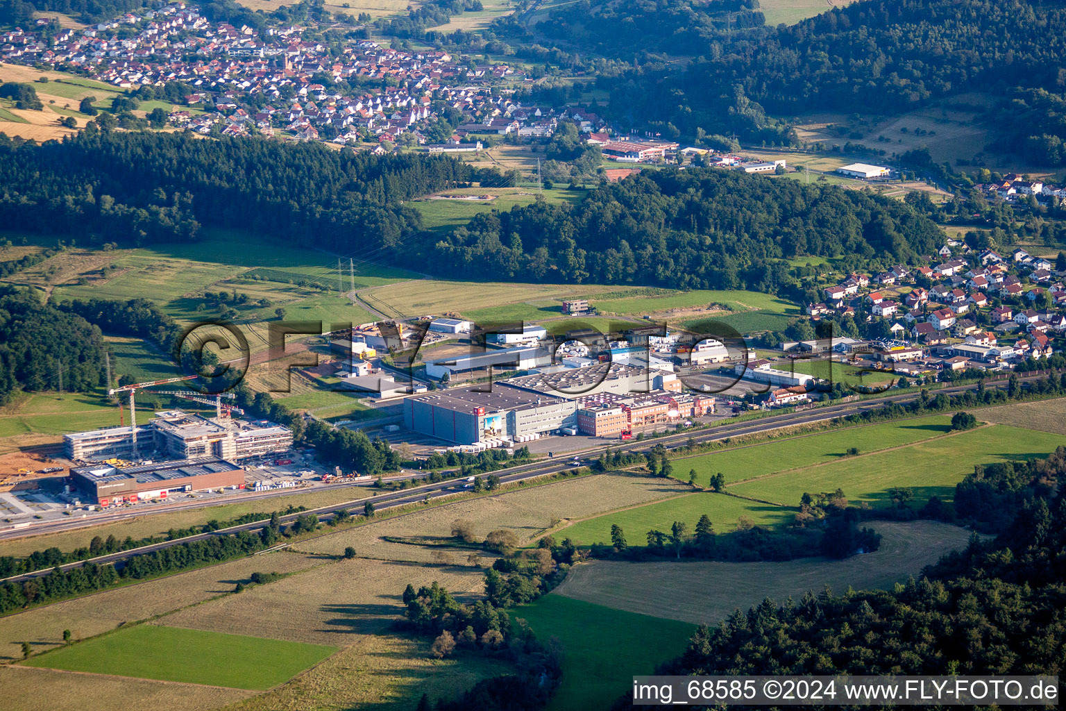 Vue aérienne de Campus et magasin Engelbert Strauss à le quartier Wirtheim in Biebergemünd dans le département Hesse, Allemagne