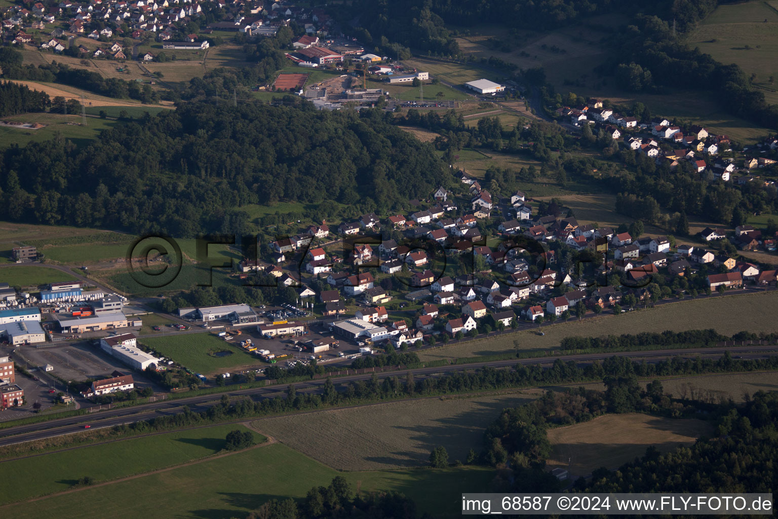 Vue aérienne de Wirtheim à Neuwirtheim dans le département Hesse, Allemagne