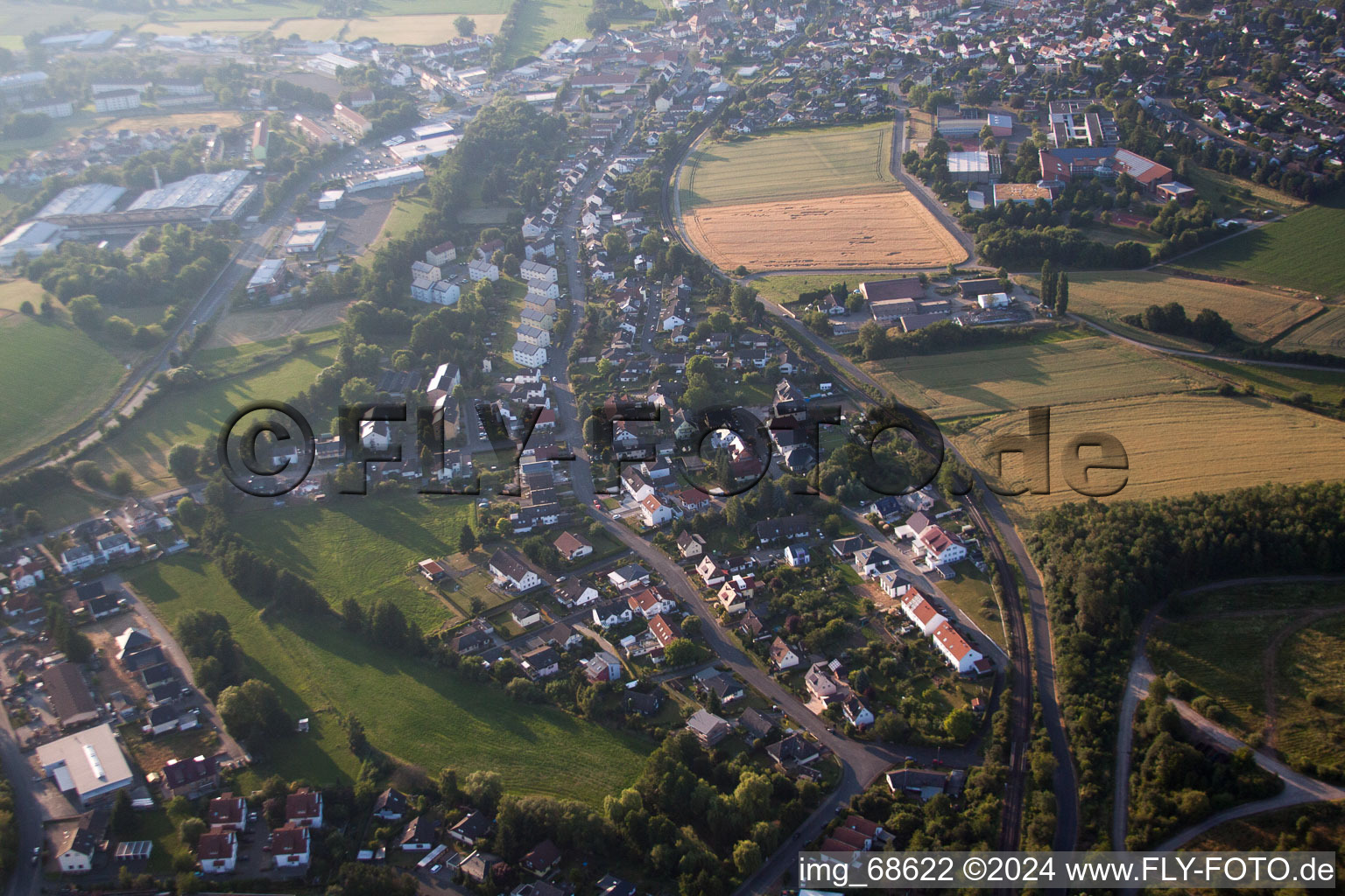 Vue aérienne de Vue des rues et des maisons des quartiers résidentiels à Büdingen dans le département Hesse, Allemagne