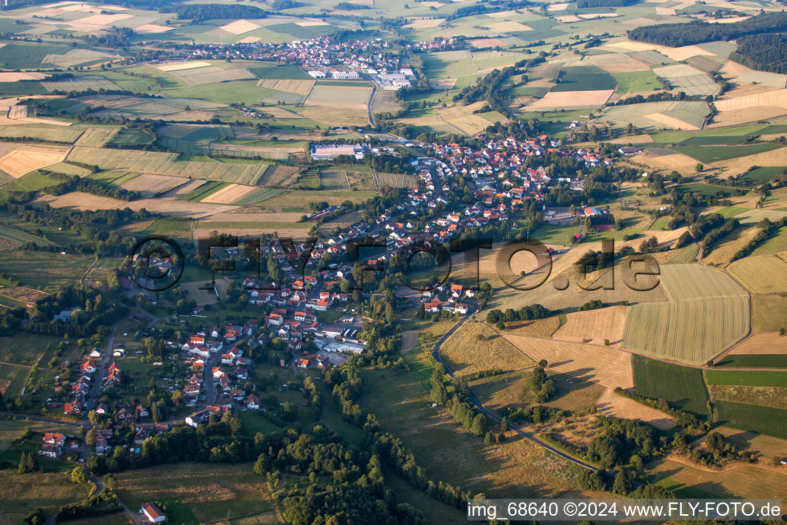 Vue aérienne de Wolferborn dans le département Hesse, Allemagne