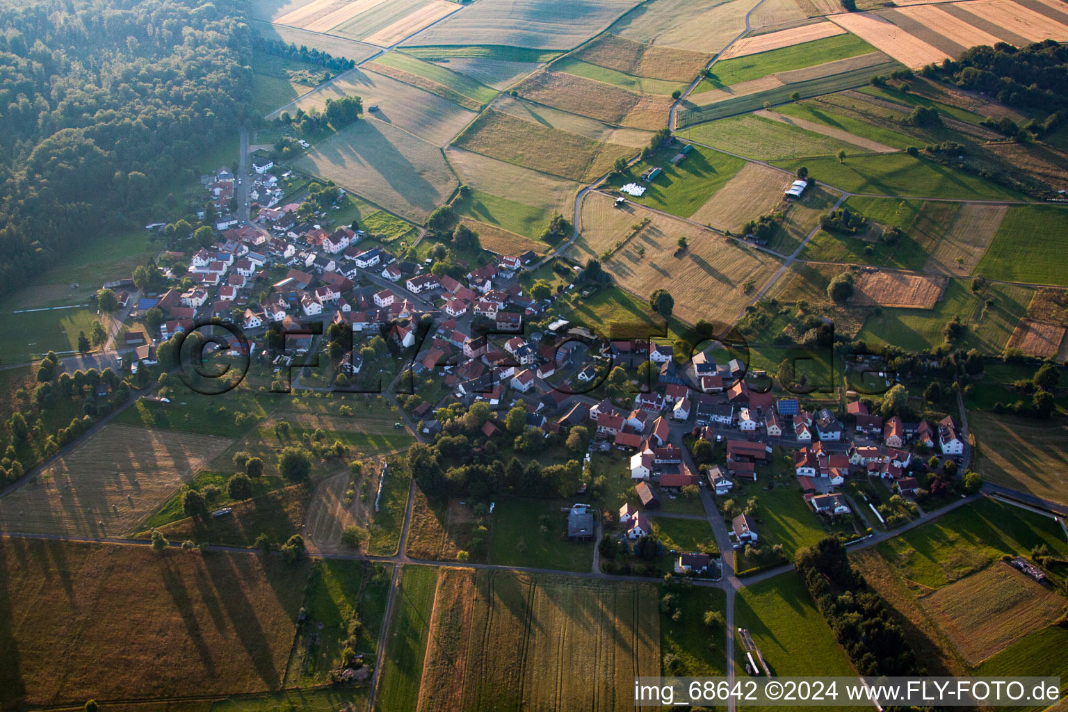 Photographie aérienne de Wolferborn dans le département Hesse, Allemagne