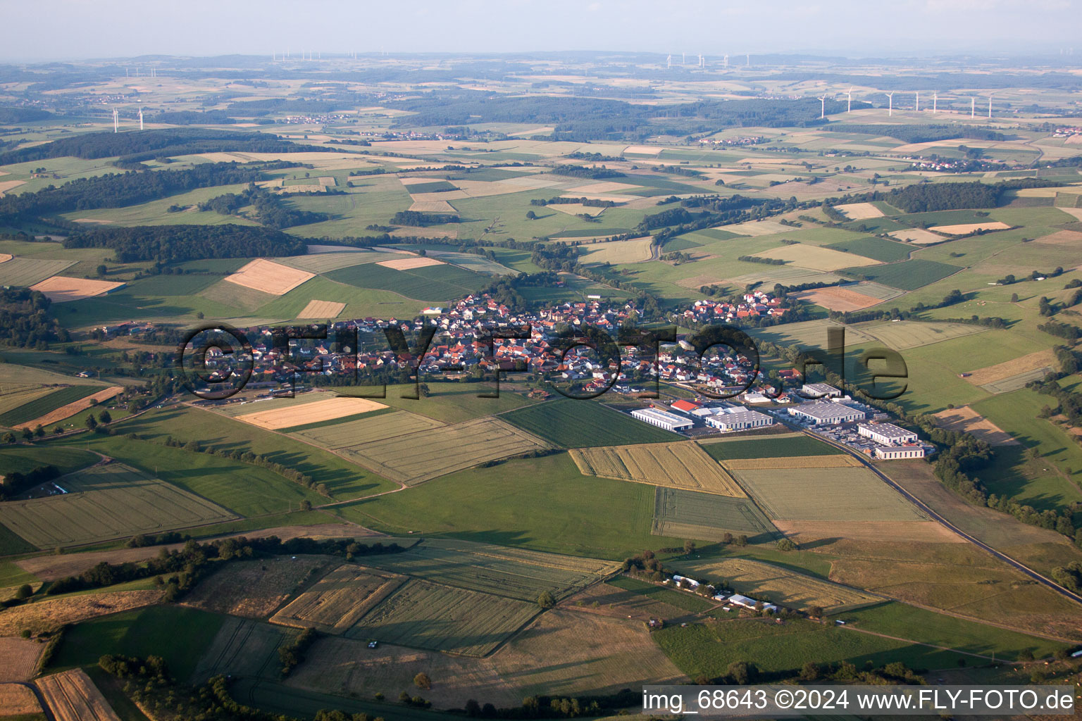 Vue aérienne de Kefenrod dans le département Hesse, Allemagne