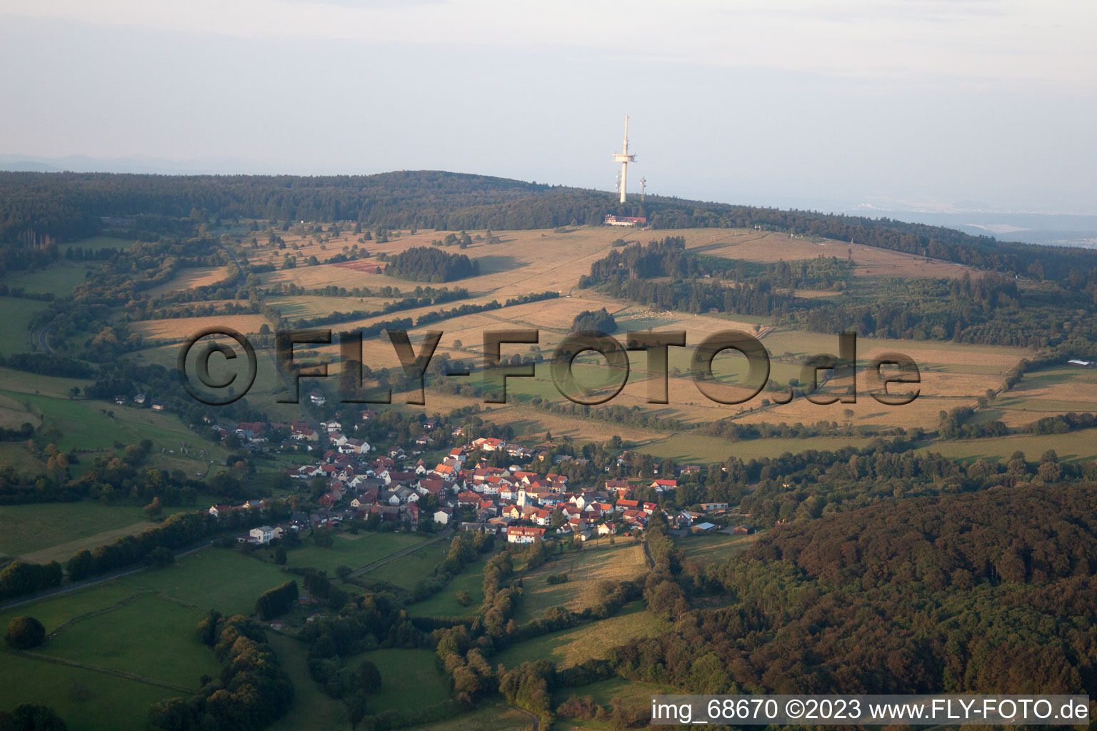Vue aérienne de Breungeshain à Schotten dans le département Hesse, Allemagne