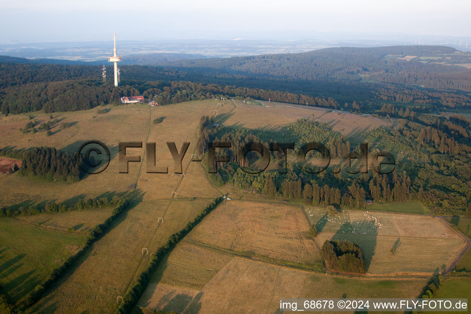 Vue aérienne de Hoherodskopf dans le département Hesse, Allemagne