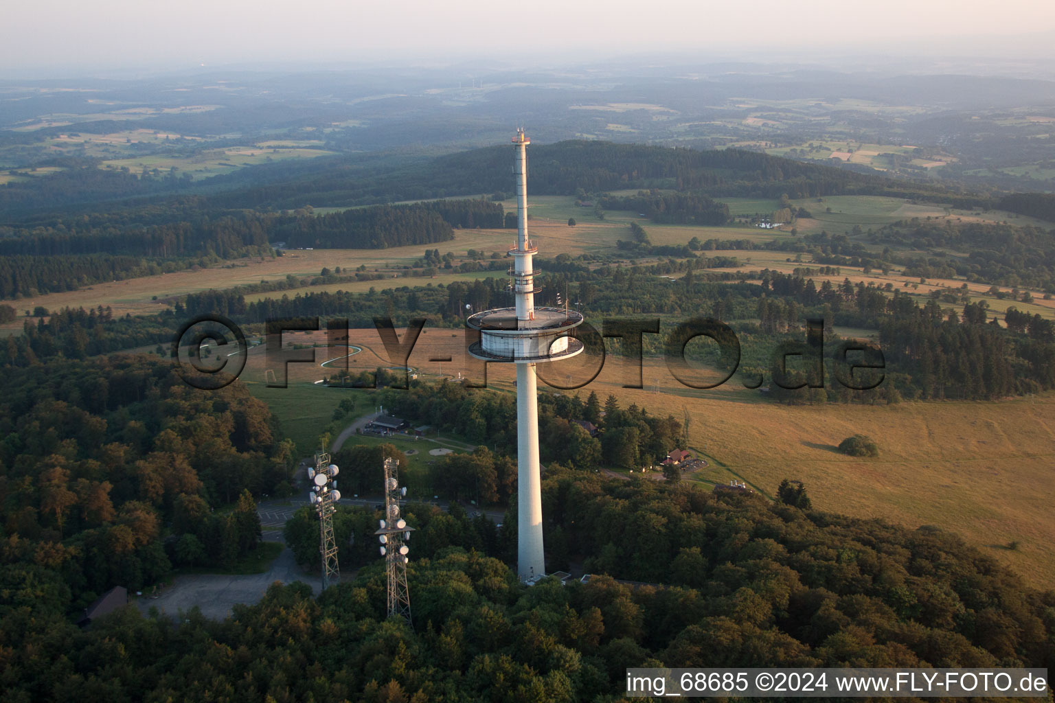 Hoherodskopf dans le département Hesse, Allemagne hors des airs