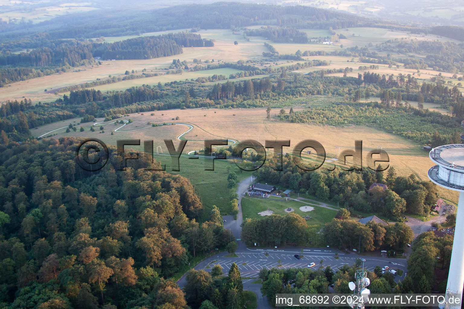 Vue d'oiseau de Hoherodskopf dans le département Hesse, Allemagne