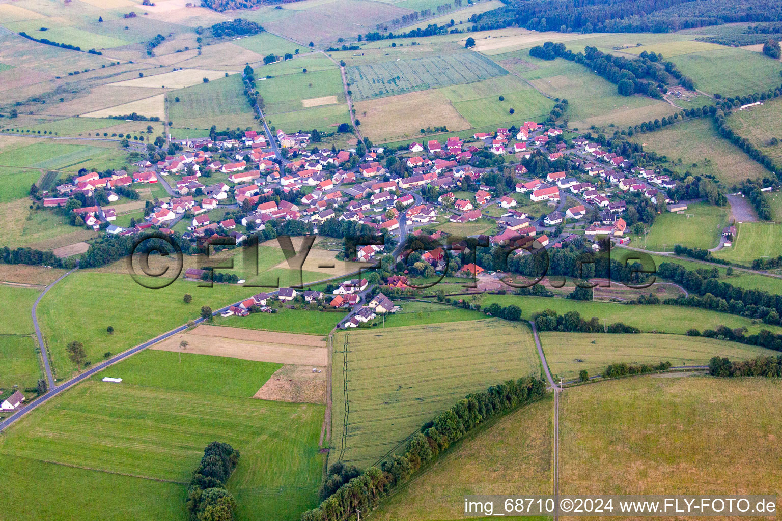 Vue aérienne de Du nord-est à le quartier Bermuthshain in Grebenhain dans le département Hesse, Allemagne