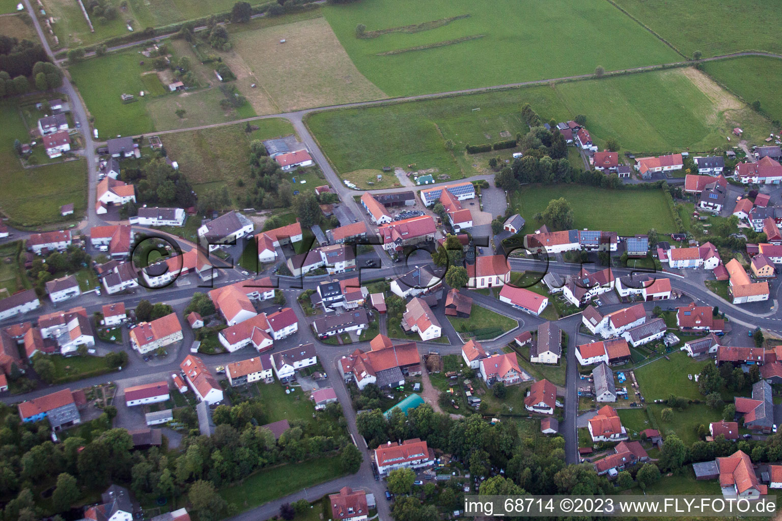 Vue aérienne de Ilbeshausen dans le département Hesse, Allemagne