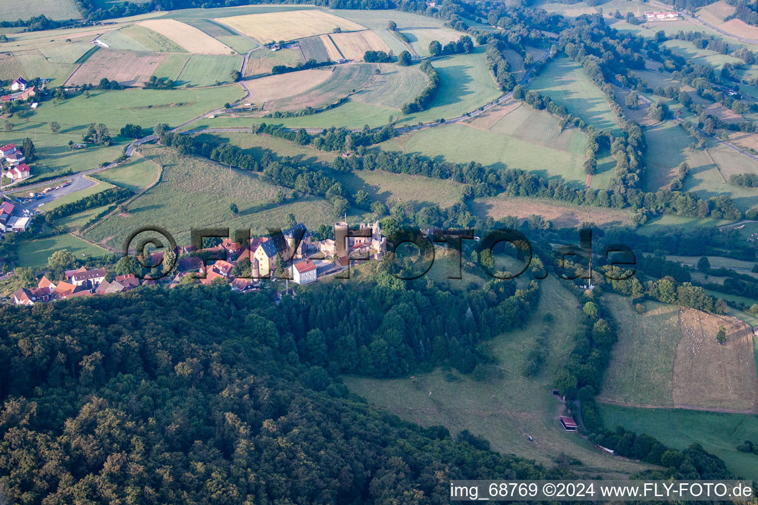 Vue aérienne de Schwarzenfels dans le département Hesse, Allemagne