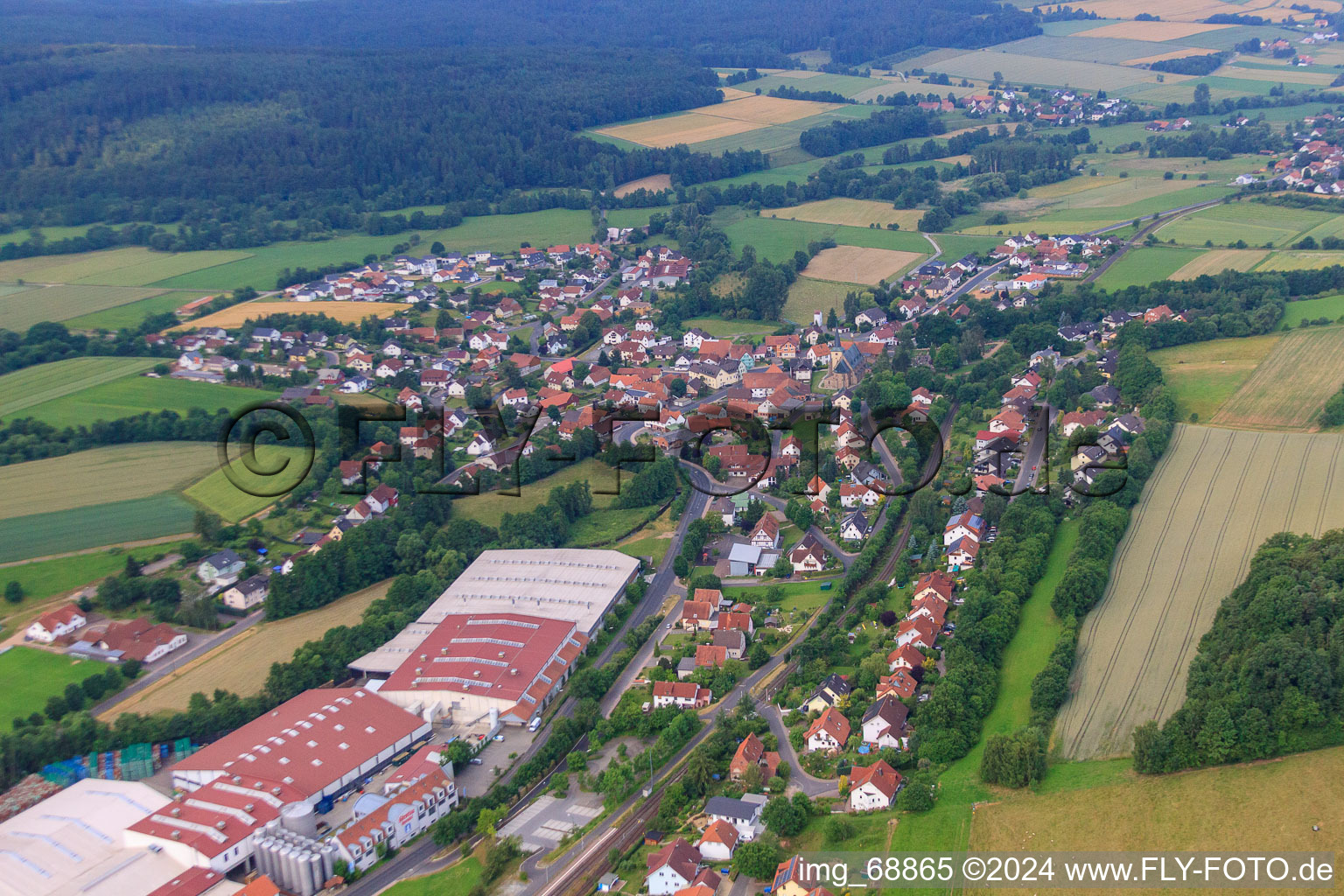 Vue aérienne de Förstina-Sprudel Source minérale et curative GmbH à le quartier Lütter in Eichenzell dans le département Hesse, Allemagne