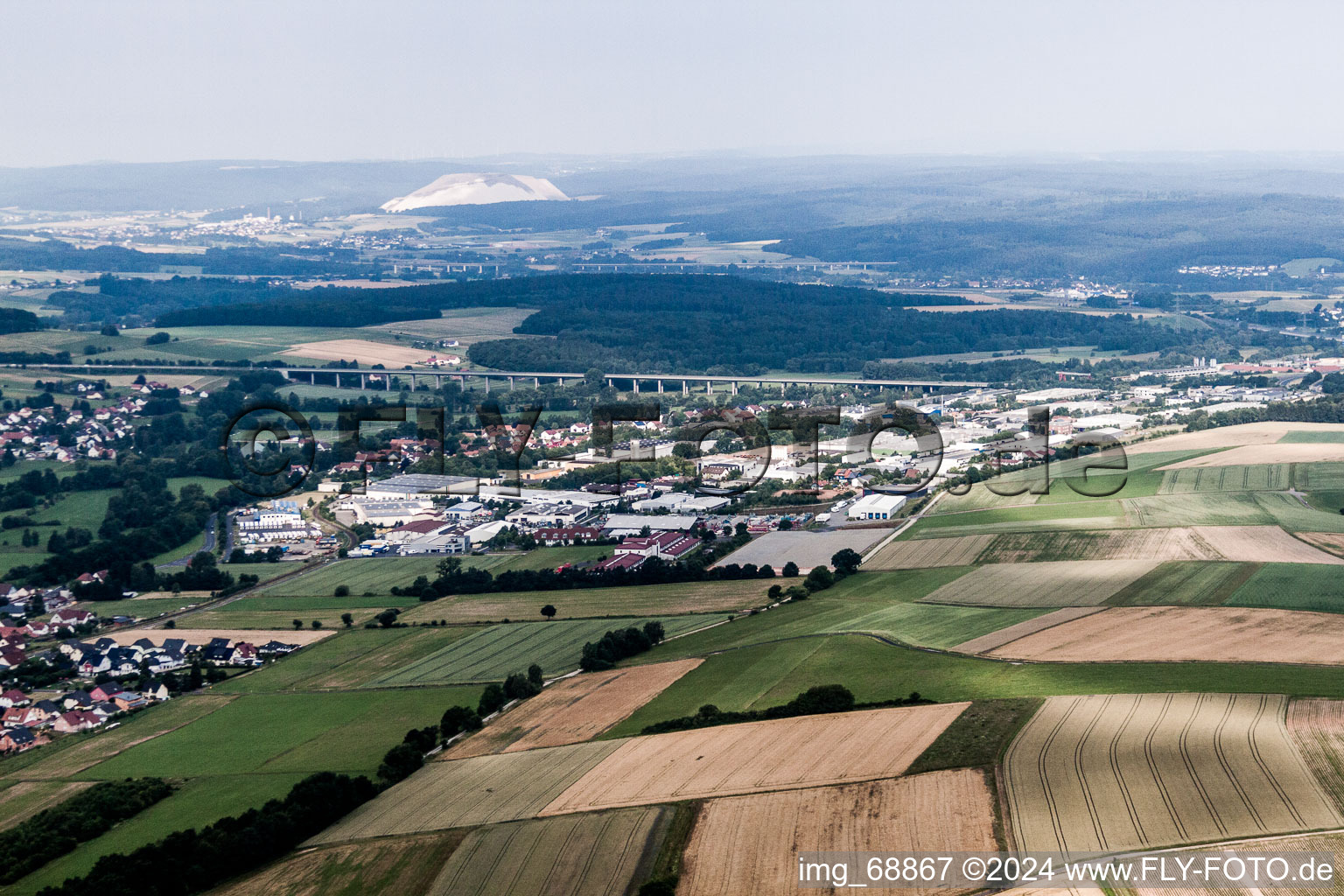 Vue aérienne de Zone industrielle et commerciale Welkers à le quartier Welkers in Eichenzell dans le département Hesse, Allemagne