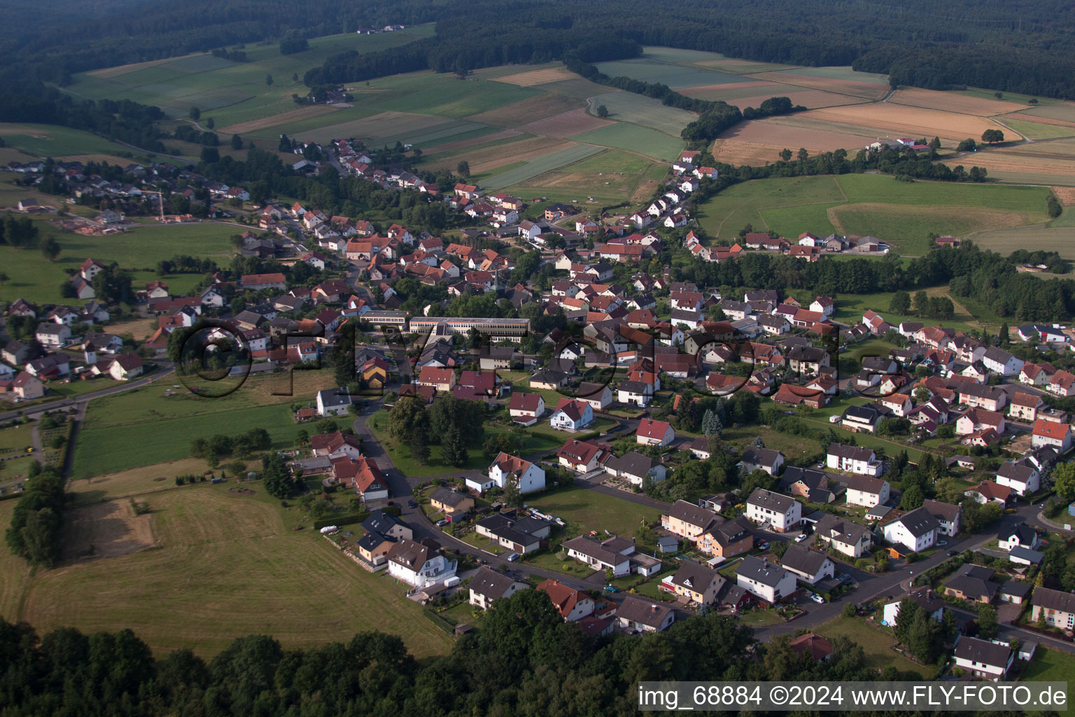 Vue aérienne de Marché à Neuhof dans le département Hesse, Allemagne