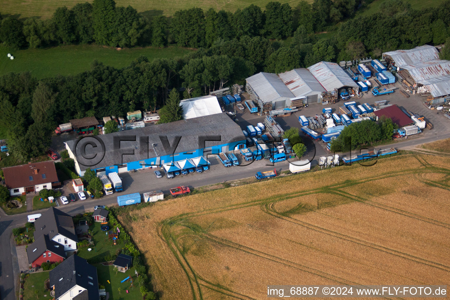 Vue aérienne de Les locaux de l'usine Zelte-Walter GmbH à le quartier Hattenhof in Neuhof dans le département Hesse, Allemagne