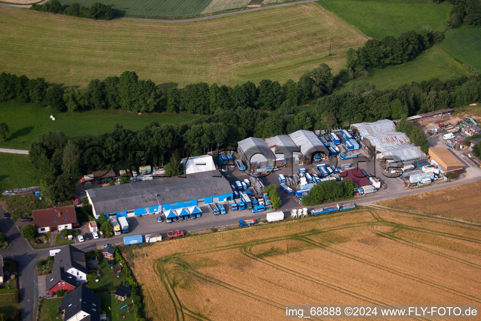 Vue aérienne de Les locaux de l'usine Zelte-Walter GmbH à le quartier Hattenhof in Neuhof dans le département Hesse, Allemagne