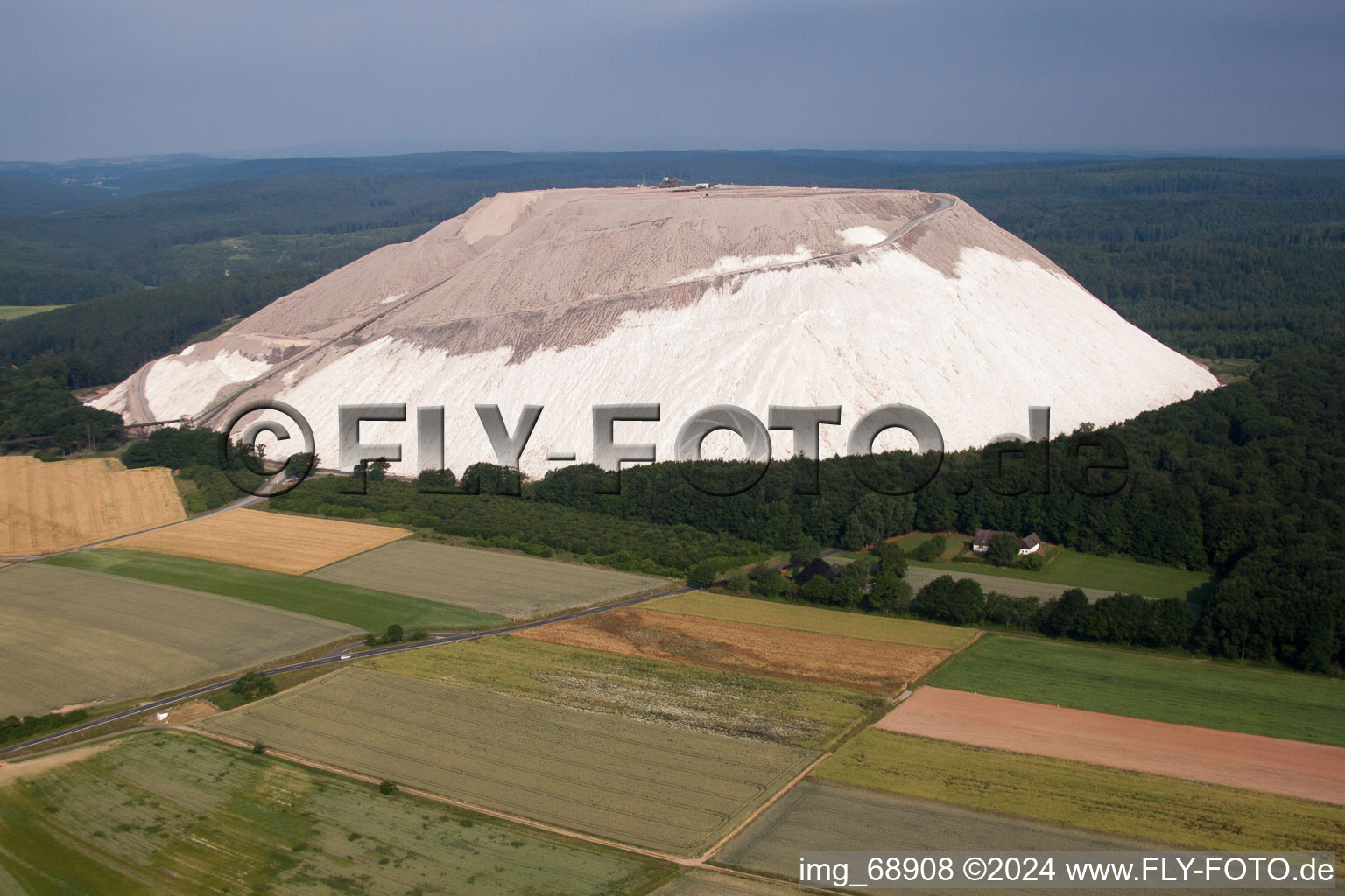 Mont Kali à Neuhof à Neuhof dans le département Hesse, Allemagne d'en haut