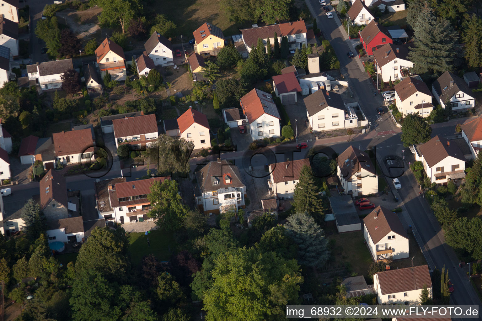 Quartier Dannstadt in Dannstadt-Schauernheim dans le département Rhénanie-Palatinat, Allemagne du point de vue du drone