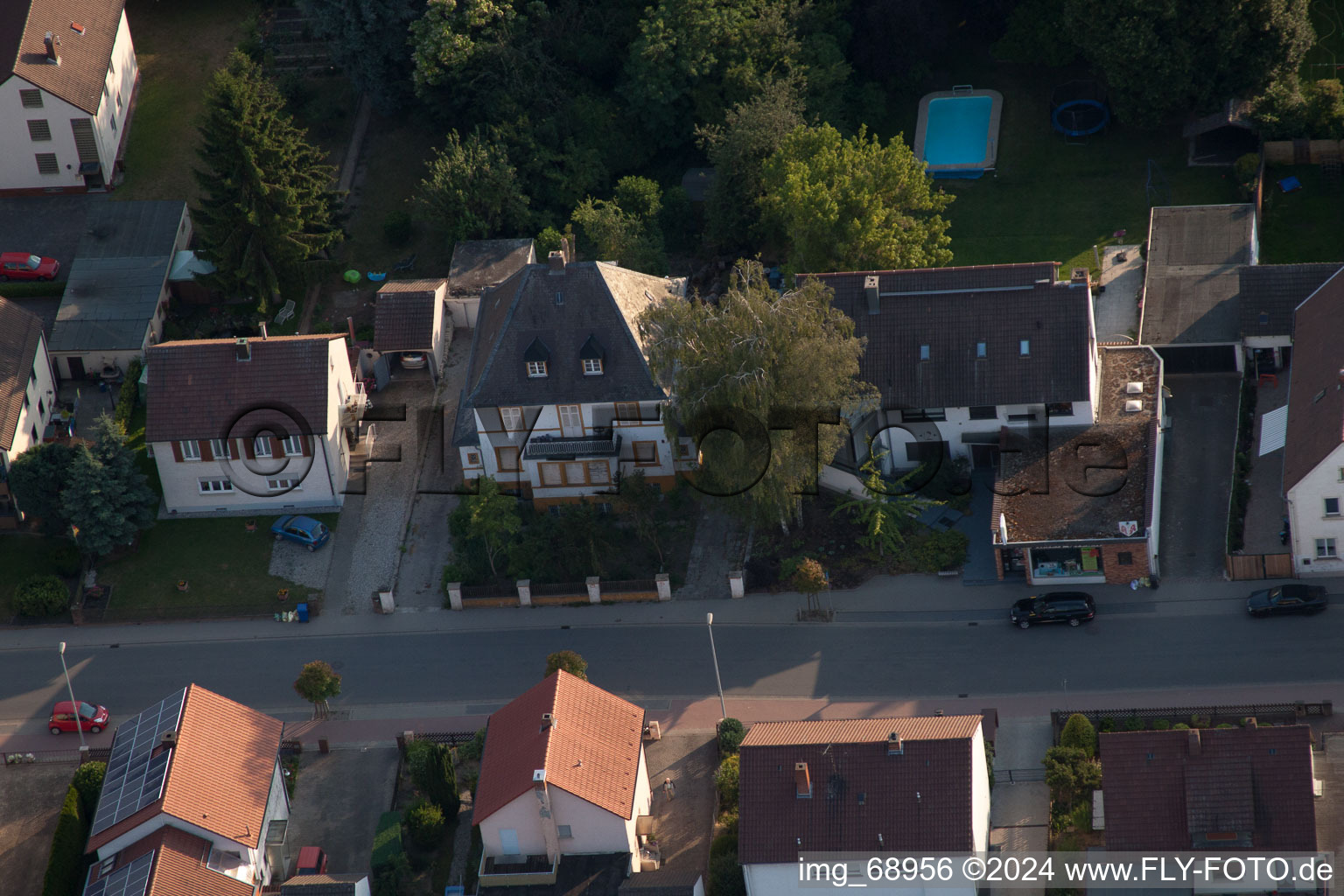 Quartier Dannstadt in Dannstadt-Schauernheim dans le département Rhénanie-Palatinat, Allemagne du point de vue du drone