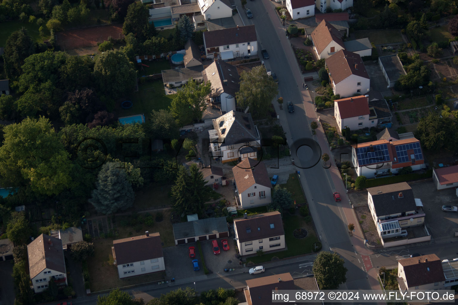 Quartier Dannstadt in Dannstadt-Schauernheim dans le département Rhénanie-Palatinat, Allemagne du point de vue du drone