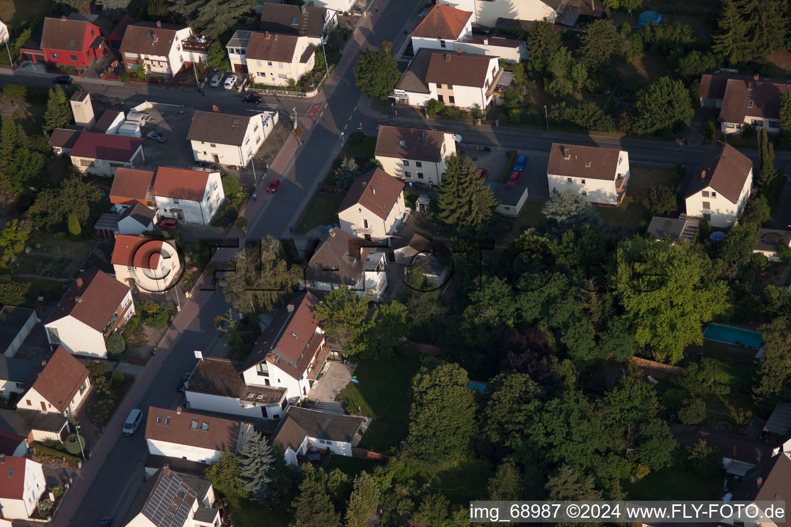 Quartier Dannstadt in Dannstadt-Schauernheim dans le département Rhénanie-Palatinat, Allemagne du point de vue du drone