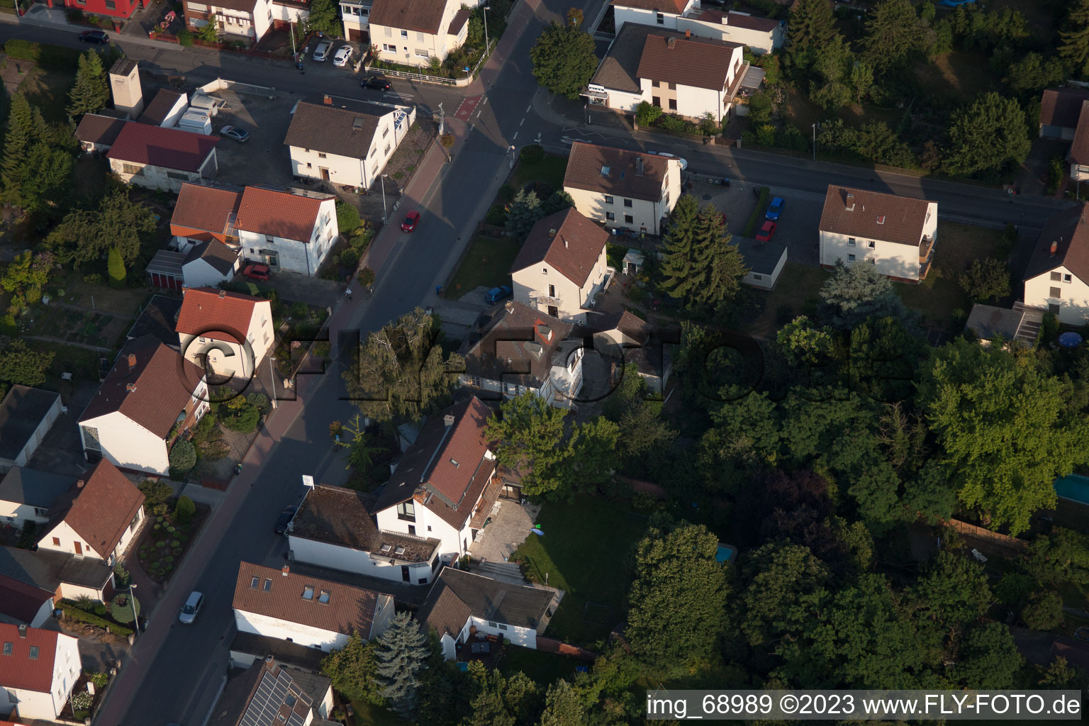 Quartier Dannstadt in Dannstadt-Schauernheim dans le département Rhénanie-Palatinat, Allemagne du point de vue du drone