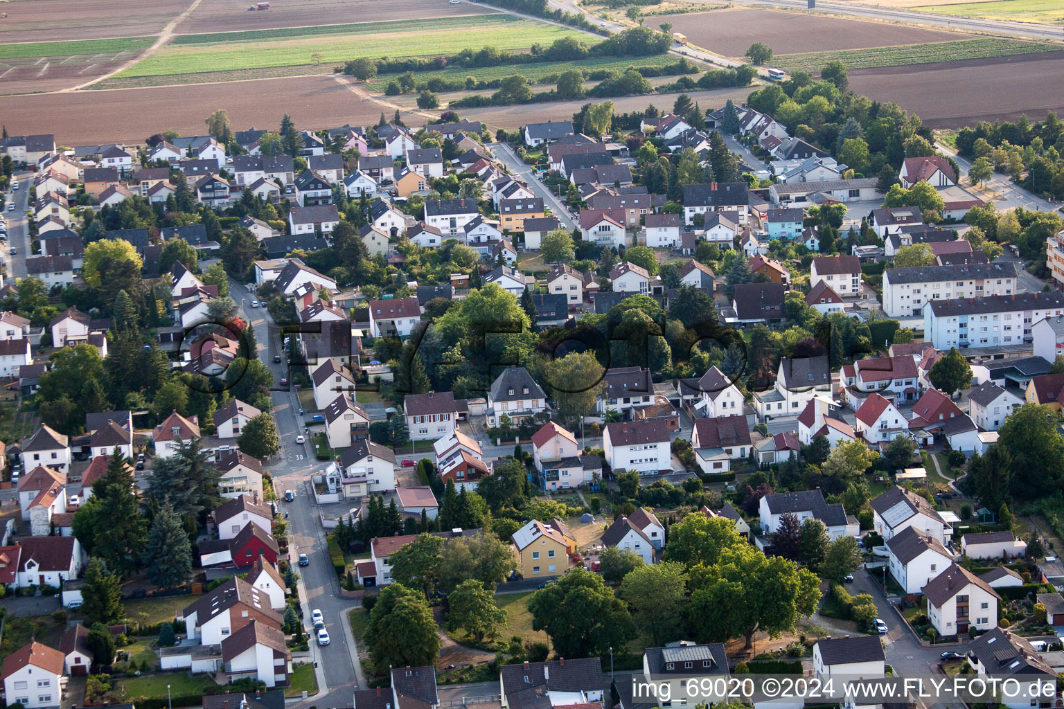 Quartier Dannstadt in Dannstadt-Schauernheim dans le département Rhénanie-Palatinat, Allemagne d'en haut