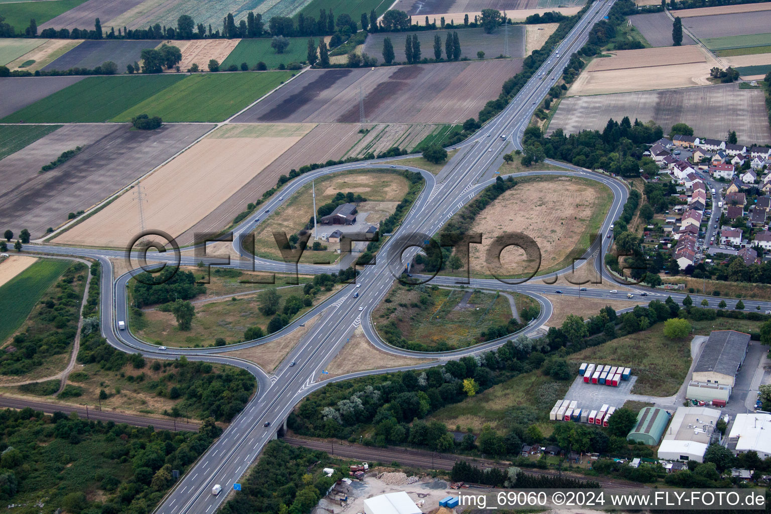 Vue aérienne de Itinéraire et voies le long de la sortie et de l'entrée de l'autoroute BAB A5 Frankenthal Nord (Palatinat) à Frankenthal dans le département Rhénanie-Palatinat, Allemagne