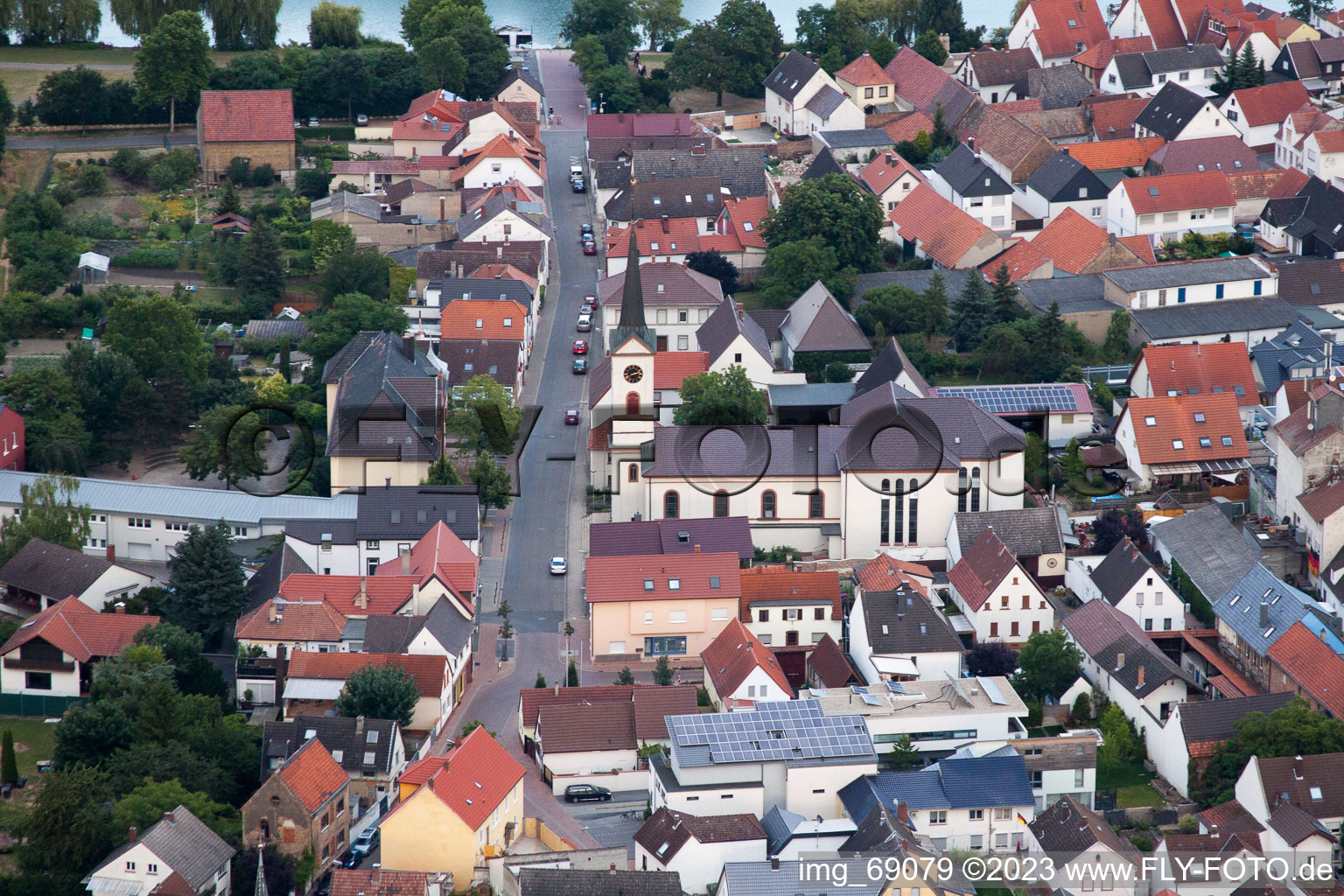 Vue aérienne de Sainte Marie-Madeleine à le quartier Roxheim in Bobenheim-Roxheim dans le département Rhénanie-Palatinat, Allemagne
