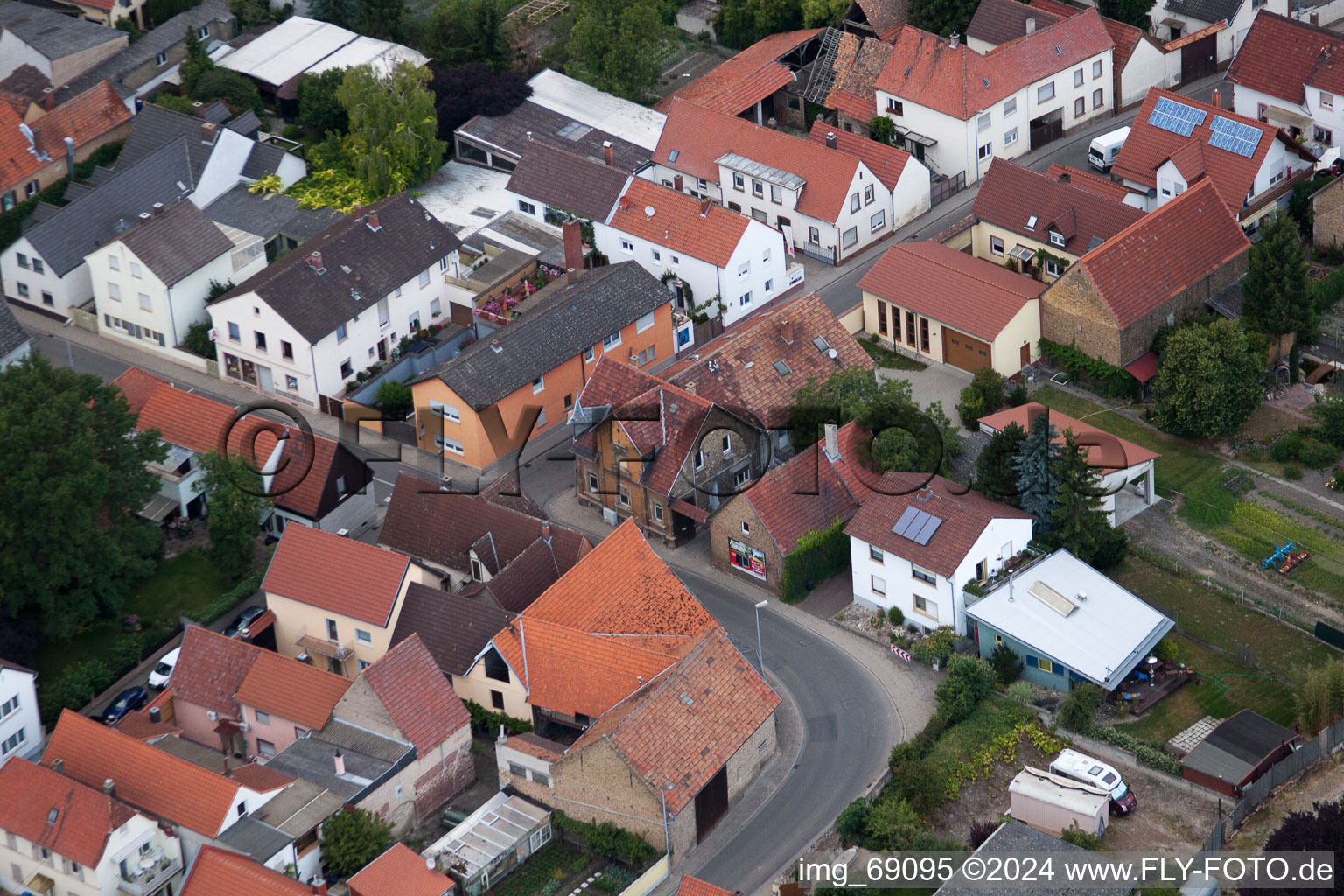 Vue d'oiseau de Quartier Bobenheim in Bobenheim-Roxheim dans le département Rhénanie-Palatinat, Allemagne